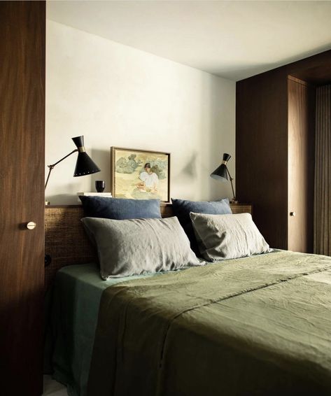 How To Make A Cozy Bed, Berlin Bedroom, Modernist Bedroom, Carlo Scarpa, Bedroom Retreat, Vintage Sofa, Contemporary Home Decor, Main Bedroom, Dream Spaces