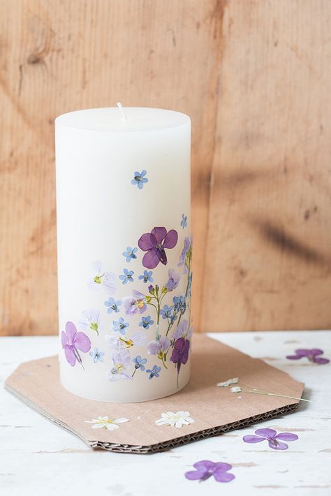 Last Minute Diy Gifts, Pressed Flower Candles, Inexpensive Diy Gifts, Diy Gifts Cheap, Diy Candles Homemade, Diy Gifts To Make, Presente Diy, Fleurs Diy, Diy Ombre