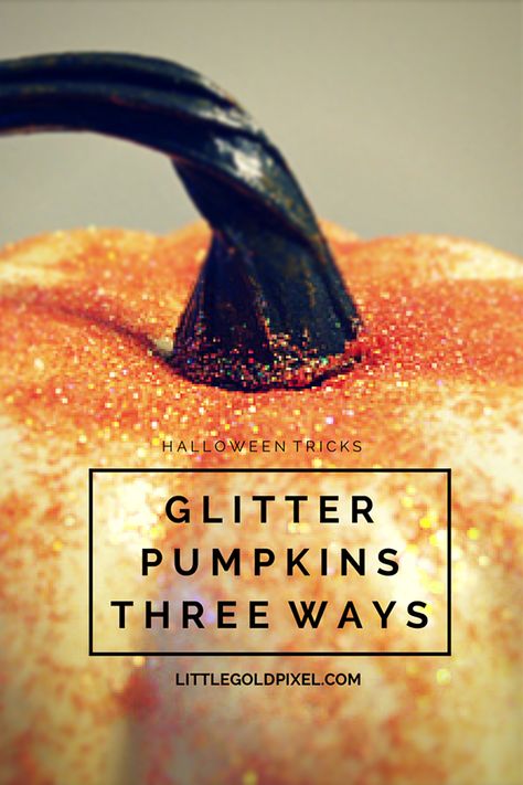 It's super easy to create some lasting DIY glitter pumpkins for Halloween. I made these a few years ago, and they're still holding strong. Glitter Pumpkins Diy, Coastal Fall Decor Ideas, Pumpkins For Halloween, Fall Parties, Pretty Pumpkins, Glitter Pumpkins, Diy Glitter, Modern Art Printables, Glitter Diy