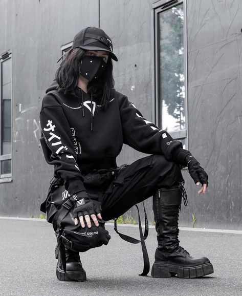 Dark Women Outfit, Urban Exploration Outfit, Tactical Wear Fashion, Dark Fits, Apocalyptic Aesthetic Outfits, Chinese Street Wear, Urbex Outfit, Techwear Female, Female Ninja