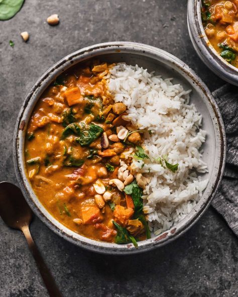 Easy One-Pot Pumpkin Curry Pumpkin Chickpea, Curry Pumpkin, Avocado Pesto Pasta, Spinach Juice, Panang Curry, Pumpkin Curry, Sweet Potato Spinach, Avocado Pesto, Vegan Mac And Cheese