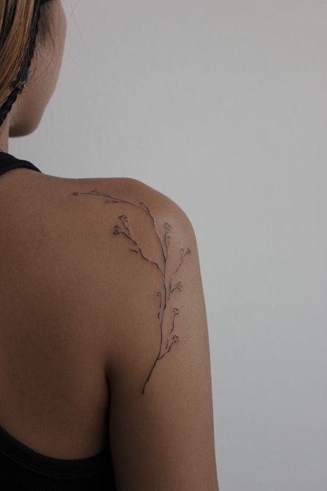 botanical tattoo twig leaves flowers arm tattoo girly abstract tattoos Minimalistic Tattoos, Earthy Tattoos, Tattoo Aesthetic, Upper Arm Tattoos, Petite Tattoos, Back Of Shoulder Tattoo, Tattoo Ideas For Women, Shoulder Tattoos For Women, Stylist Tattoos