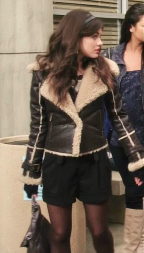 Winter fur 2010 Outfits, Aria Montgomery Style, Pretty Little Liars Outfits, Pll Outfits, Tv Clothes, Pll Fashion, Pretty Little Liars Fashion, Aria Montgomery, Tv Show Outfits