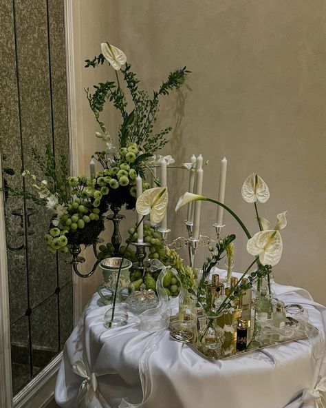 purity of silver, vibrant green color and the magic of the evening✨ Wedding Basics, Hosting Era, Romantic Dinner Decoration, Green Tablescape, Aesthetic Shots, Stick Decor, Table Aesthetic, Baroque Period, Wedding Setup