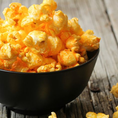 This cheese popcorn recipe is an ideal Netflix watching snack. It full of cheddar cheese flavor and only takes a few minutes to make. What can be better than that? Frankly, I wasn’t a big fan of popcorn until recently. There is a popcorn store that went in up the street and they make the most amazing cheddar cheese popcorn ever. The first time that I tried it, I was quite skeptical. Popcorn Recipes Cheese, Stuffed Cherry Tomatoes, Popcorn Seasoning Recipes, Flavored Popcorn Recipes, Truffle Popcorn, Popcorn Ideas, Cheese Popcorn, Cheddar Popcorn, Facebook Mom