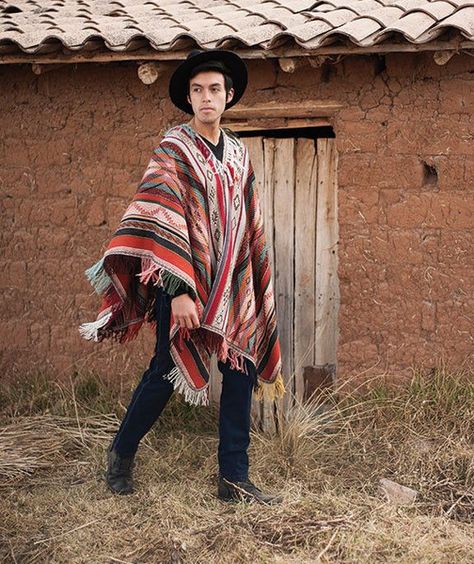 The model wears a poncho designed by Threads of Peru, from their Quechua Collection. Western Poncho Outfit Men, Men’s Poncho, Peru Poncho, Peru Outfits, Peruvian Clothing, Peruvian Poncho, Poncho Mexican, Moda Peru, Poncho Fashion