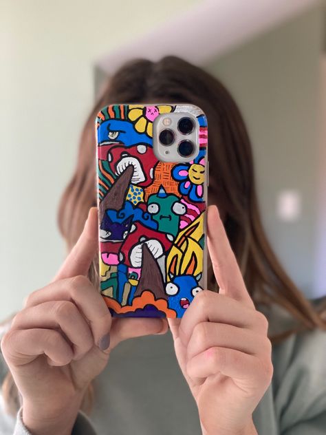 Customising Phone Case, Iphone Case Painting Ideas, Iphone Case Customization Ideas, Acrylic Paint Phone Case Ideas, Posca Phone Case, Painted Phone Case Diy Acrylic, Phone Case Ideas Paint, Phone Case Painting Ideas Acrylic, Zhc Art