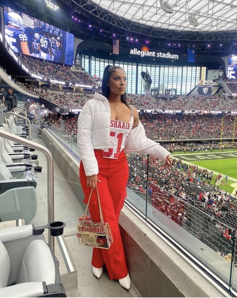 Foot Ball Game Outfit For Women Fall, Superbowl Outfits Women Chiefs, Sport Game Outfits For Women, Sports Wife Outfit, Gameday Winter Outfits, Nba Game Outfits For Women, Atlanta United Outfit, Alabama Gameday Outfit Black Women, Nfl Wives Game Day Outfit