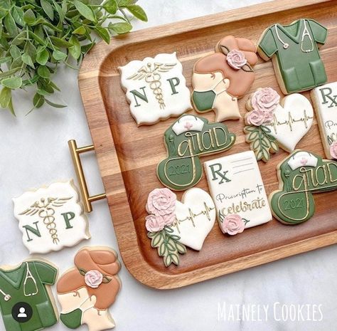 Nurse Practitioner Cookies, Nurse Practitioner Party Ideas, Nurse Practitioner Cake, Dnp Graduation Party Ideas, Nurse Practitioner Graduation Party, Nursing Graduation Cakes, Elite Soldier, Nurse Practitioner Graduation, Pinning Ceremony Nurse