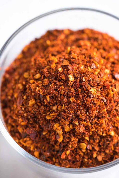 These Thai ground chili flakes take just 10 minutes to make and they boast a stronger flavor and heat than any store-bought version you'll ever find! #thaichili #thaicondiment #goundchiliflakes #chilipowder #thaichiliflakes #thaichilipowder #prikbon #พริกป��่น Masala Powder Recipe, Chili Spices, Thai Chili, Asian Street Food, Powder Recipe, Asian Flavors, Chili Flakes, Tasty Bites, Dota 2