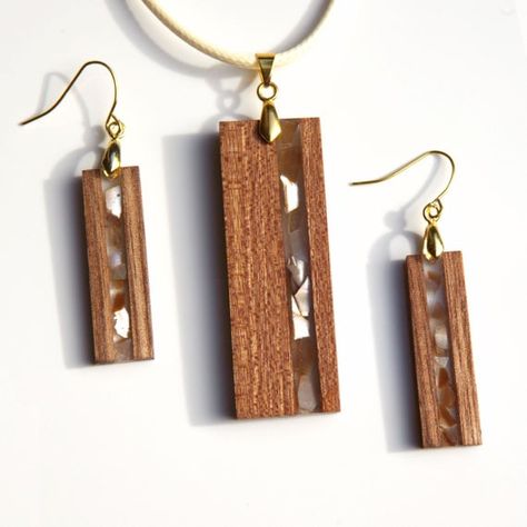 Resin Wood Earrings, Wooden Jewelry Handmade, Wood And Resin Earrings, Wood Jewelry Diy, Resin And Wood Diy, Wooden Jewelery, Wood Jewelery, Antler Jewelry, Wood Resin Jewelry