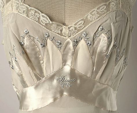 1952 Nightgown bodice - note the fancy embroidered name. Lingerie Vintage, Silk Clothes, Silk Nightgown, Lingerie Inspiration, Vintage Nightgown, Moda Retro, Silk Lingerie, Frou Frou, Casual Styles