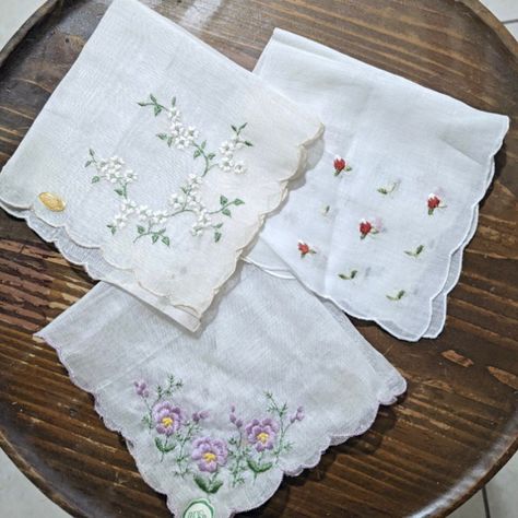 Handkerchief Aesthetic, Chiefs Embroidery, Handmade Handkerchiefs, Handkerchief Embroidery, Embroidered Handkerchief, Sewing Crafts Tutorials, Vintage Handkerchiefs, Linens And Lace, The 1950s