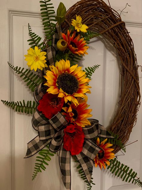 Fall Oval Grapevine Wreath Ideas, Oval Fall Wreath, Oval Wreath Ideas, Oval Grapevine Wreath Ideas, Oval Wreaths, Farmhouse Florals, Cross Wreaths, Decorating Wreaths, Sunflower Wreath Diy