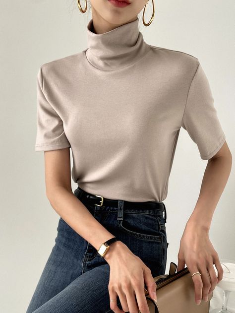 High Neck Shirt Outfit, Casual Friday Office, French Style Outfits, Sixth Form Outfits, Minimalist Fashion Outfits, High Collar Shirts, Outfit Korean, Casual Outfit Inspiration, High Neck Blouse