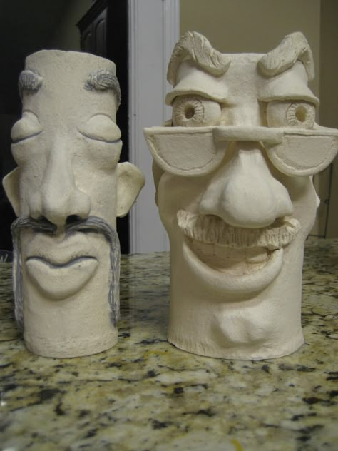 Cylinder faces... one formed on a paper towel roll, the other on a Pringles can. Ceramic Portraits, Clay Activities, Ceramic People, Ceramic Masks, Ceramic Creations, Clay Lesson, Pringles Can, Sculpture Lessons, Face Jugs