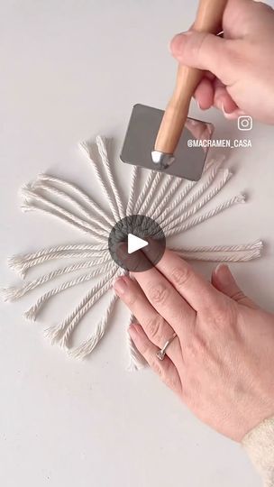 Macrame With Dried Flowers, Macrame Flowers Tutorial How To Make, Macrame Flowers Tutorial, Macrame Brush, Macrame Flower Tutorial, Macrame Xmas, Macrame Flowers, Macrame Hoop, Macrame Flower