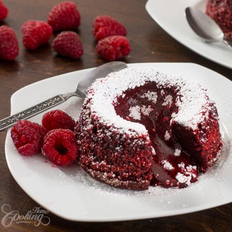 Red Velvet Lava Cake, Molten Cake, Sweat Treats, Lava Cake Recipes, Facebook Recipes, Red Velvet Cake Recipe, Velvet Cake Recipes, Yoghurt Cake, Molten Lava Cakes