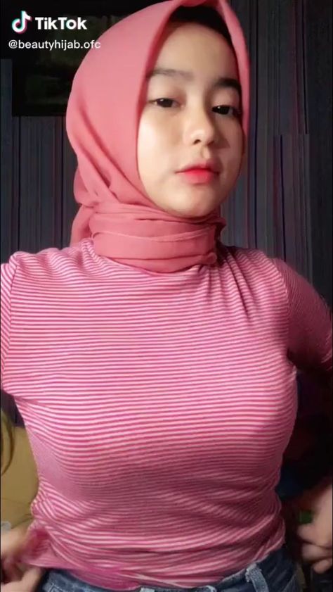 Hijab Teen, Hijab Beauty, Indonesian Girls, Beautiful Muslim Women, Hijab Chic, Arab Women, Hijabi Girl, Fesyen Hijab, Muslim Girls