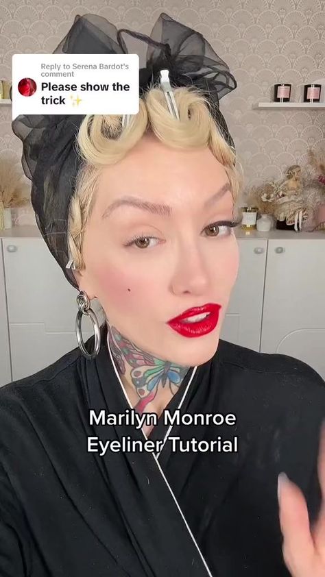 Marilyn Monroe Eyeliner, Maquillage Pin Up, Marilyn Monroe Makeup, 1950s Makeup, 50s Makeup, Vintage Makeup Looks, Tutorial Eyeliner, Pin Up Makeup, Drag Make-up