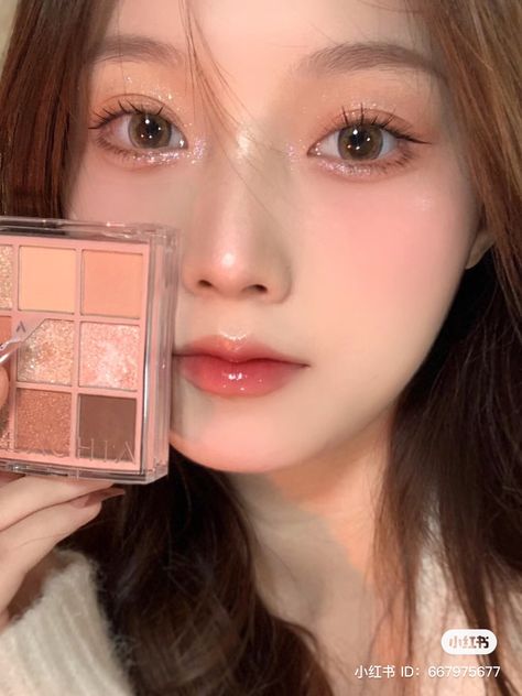 Undereye Glitter, Unleashia Glitterpedia, Coral Eye Makeup, Coral Eyeshadow, Coral Makeup, Makeup Douyin, Liquid Glitter Eyeshadow, Douyin Makeup, Ulzzang Makeup