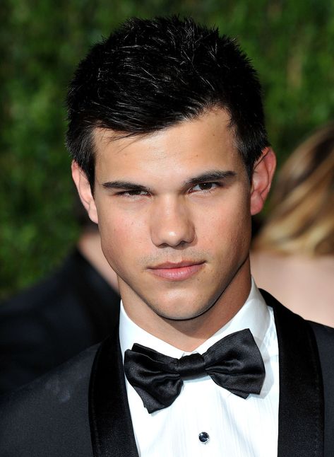 Tyler Lautner, Jacob Black Twilight, Graydon Carter, Team Jacob, West Hollywood California, Taylor Lautner, Oscar Party, Vanity Fair Oscar Party, Jacob Black