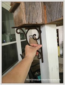 Diy Rustic Birdhouse, Birdhouse Post Ideas, Birdhouse Stands, Birdhouse Stand, Birdhouse Pole, Birdhouse Post, Birdhouse Diy, Diy Stand, Old Fence Boards