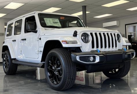 Keep Wrangler, White Jeep Wrangler Unlimited, Car Crushing, White Jeep Wrangler, Jeep Baby, Car Jeep, Dream Whip, White Jeep, Jeep Car