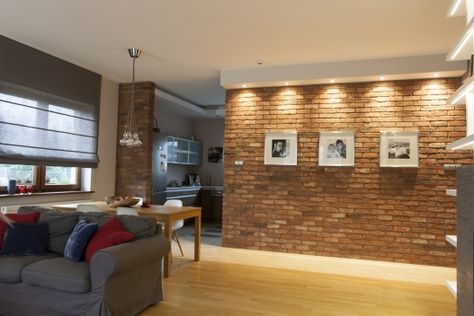 Briks Room Design, Brick Feature Wall Living Room, Red Brick Living Room, Brick Wall Interior Living Room, Brick Cafe, Brick Apartment, Brick Wall Living Room, Entertainment Room Design, Brick Wall Decor