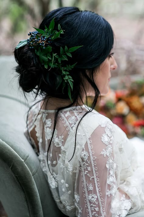 Fern Hair Piece, Gothic Bride Hairstyles, Witchy Bridal Hair, Witchy Wedding Hairstyles, Rare Wedding Ideas, Dark Wedding Hairstyles, Witchy Wedding Hair, Goth Bridal Hair, Alternative Wedding Hair