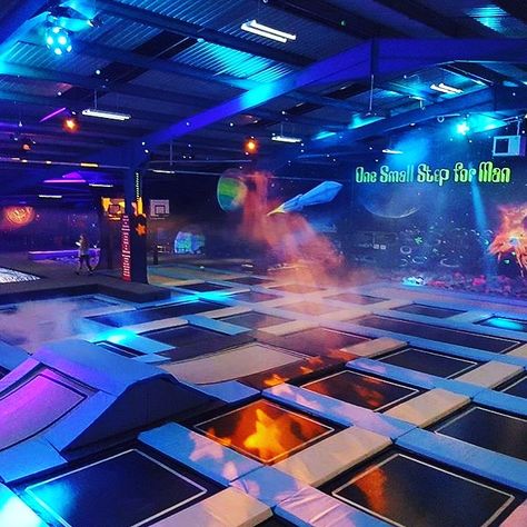 Trampoline Park Aesthetic, Jump Park, Indoor Trampoline Park, Park Lighting, Trampoline Room, Kids Play Spaces, Backyard Trampoline, Indoor Trampoline, Free Green Screen