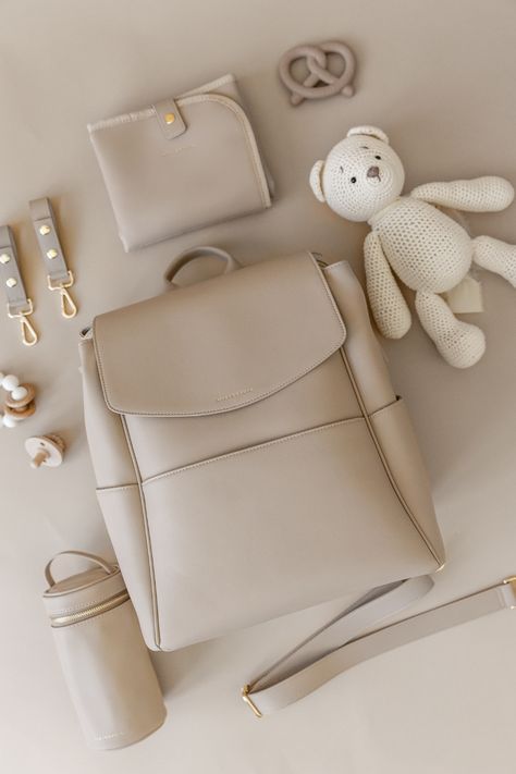 Diaper bag goals: stylish enough to be a purse and functional for all baby essentials. Who says you can't have it all? 💖  #MyMiaAndSophia  #Motherhood #Firstimemom #parentingjourney #diaperbag #mombag Stylish Diaper Bag, Aesthetic Baby, Mom Bags, Baby Organization, Baby Diaper Bags, Baby Diaper, Baby On The Way, Diaper Bags, Modern Baby