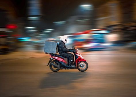 Unlocking the Last Mile: Discover Why It's Crucial for Seamless Delivery Bike Courier, Food Delivery Business, Food Delivery App, Delivery Bag, Delivery Driver, Order Food Online, Delivery App, Bag Mockup, Meal Delivery Service