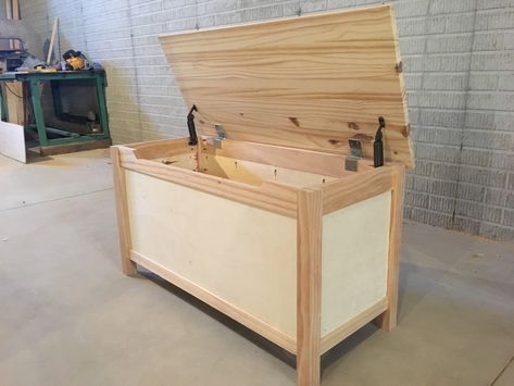 Diy Wooden Toy Box Ideas, Homemade Toy Box Ideas, Diy Toy Box Ideas, Hope Chest Diy, Diy Box Spring, Baby Toy Chest, Boys Toy Chest, Diy Toy Box Plans, Toy Box Wooden