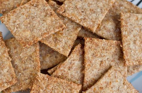 Cracker Homemade, Kernel Seasons, Oh She Glows, Wheat Thins, Homemade Crackers, Garden Vegetable, Raw Sugar, Cracker Recipes, Vegetable Puree