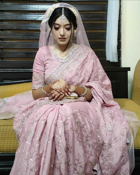 Bangladeshi Wedding Dress, Engagement Saree Look Indian, Simple Engagement Look, Nikkah Saree, Muslim Brides Indian, Engagement Saree Look, Bangladeshi Bride, Bangladeshi Wedding, Engagement Saree