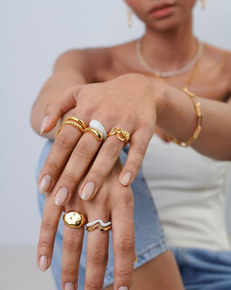 Vintage Gold Knuckle Rings Set Jewellery Photography Inspiration, Jewelry Product Shots, Inexpensive Jewelry, Creative Jewelry Photography, Medium Hoop Earrings, Jewellery Photography, Jewelry Photoshoot, Two Rings, Silver Stacking Rings