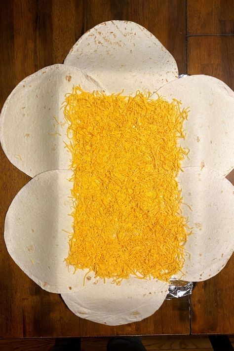 Sheet Pan Crunch Wrap, Beef Crunch Wrap, Diy Crunch Wrap, Sheet Pan Beef, Crunch Wrap Supreme Recipe, Easy Burrito Recipe, Taco Games, Tailgate Desserts, Recipe With Beef