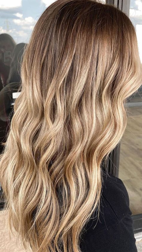 17 Chic Dirty Blonde Hair Colour Ideas | Hair with highlights and lowlights Dirty Blonde Hair With Highlights, Dirty Blonde Hair Color Ideas, Blonde Hair With Roots, Blonde Highlights On Dark Hair, Dark Roots Blonde Hair, Short Human Hair Wigs, Brown Hair With Blonde Highlights, Dirty Blonde Hair, Honey Blonde Hair