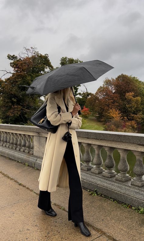 Rainy Day Aesthetic Outfit, Outfit For Rainy Day, Raining Day Outfit, Cozy Rainy Day Outfit, Rainy Day Outfit Ideas, Rainy Outfit, Rainy Day Outfits, Cozy Rainy Day, Coffee Date Outfits