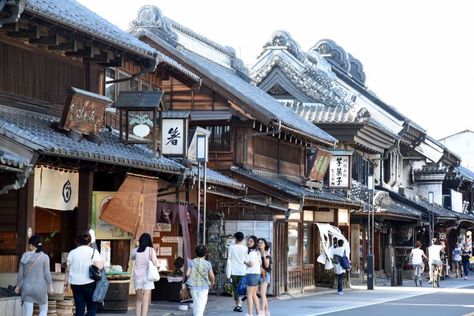 Japanese Shopping, Modern Japanese Architecture, Saitama Prefecture, Japan Landscape, Japan Architecture, Traditional Building, Kanazawa, Train Ride, Green Lake