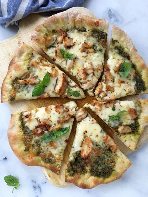 Your cheesy gooey chicken pesto pizza with the crispiest crust and a kick from pepper jack cheese | CiaoFlorentina.com @CiaoFlorentina Pesto Pizza Toppings, Pizza Topping Ideas, Chicken Pesto Pizza, Pesto Pizza Recipe, Pizza Vegetariana, Baked Pizza, Creative Pizza, Chicken Pizza Recipes, Pizza Chicken