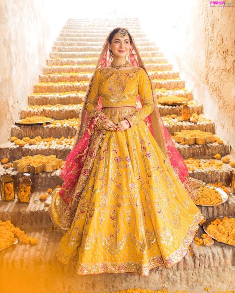 Fashion of Pakistan 2022 | Hania Amir in Mehendi Bride Dress by MahaPhotography Haldi Dresses For Bride, Yellow Dress Simple, Haldi Ceremony Outfit For Bride, Prom Dress Classy, Prom Dress Emerald Green, Prom Dress Emerald, Haldi Dress For Bride, Prom Dress Orange, Prom Dress Light Blue