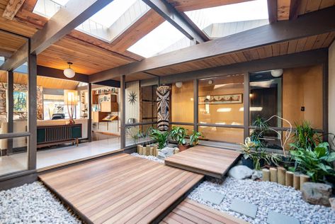 Eichler Atrium, Atrium Garden, Modern Homes For Sale, Mid Century Homes, Eichler Homes, Asian Homes, Mid Century Architecture, Casa Container, Patio Interior