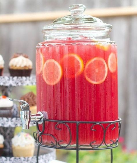 Pink Punch Recipes You're Gonna Love - Tulamama Punch Hawaiian Punch, Limonade Bar, Sparkling Punch, Resep Koktail, Fest Mad, Lemonade Concentrate, Hawaiian Punch, Frozen Lemonade, Party Punch