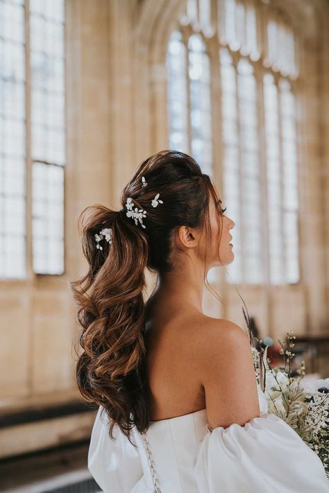 Bride With A Wavy Ponytail Wedding Hairstyle Wedding Ponytail Hairstyles, Bridal Ponytail, Wedding Ponytail, Wedding Hair Trends, High Ponytail Hairstyles, Bridal Hairdo, Hairdo Wedding, Bridal Hair Inspiration, High Ponytail