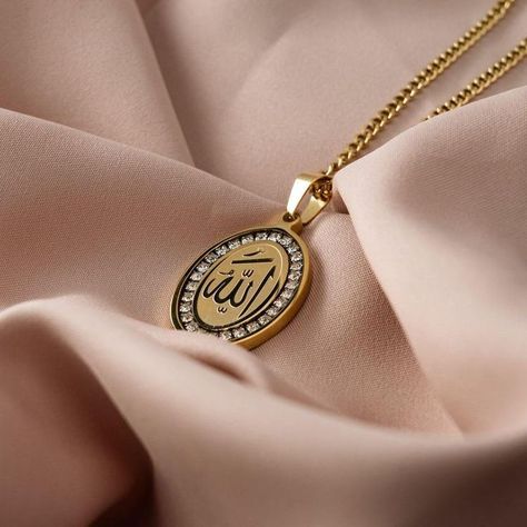 T Name, Allah Necklace, Arabic Jewelry, Islamic Jewelry, Necklace With Diamonds, Medallion Necklace, Diamond Education, Islamic Gifts, Oval Pendant