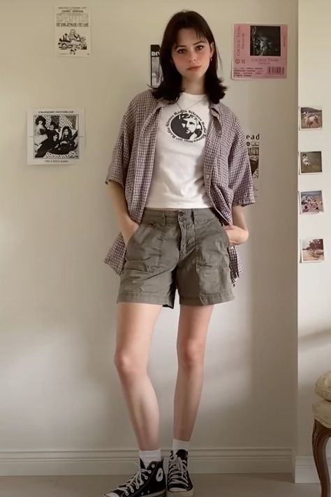 Short Pants Outfit Aesthetic, Green Shorts Summer Outfit, Women’s Cargo Shorts Outfit, Summer Outfits For Short Hair, Khaki Shorts Aesthetic, Hazel Callahan Bottoms Outfits, What To Wear With Cargo Shorts, Masc Shorts For Women, Short Cargo Shorts Outfit