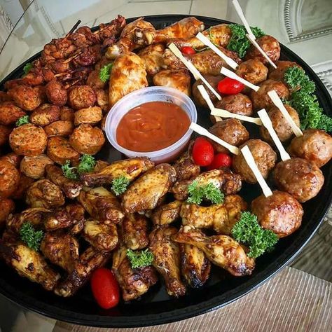 Gourmet Platter Ideas, Hot Food Grazing Platter, Hot Food Platters, Savoury Platter Ideas Finger Foods, Food Trays For Parties, Brown Foods For Color Party, Savoury Platter, Party Platter Ideas, Tray Meals