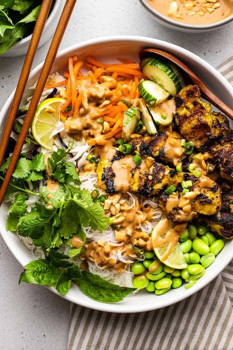 Veggies Grilled, Weekday Recipes, Weeknight Dinner Recipes, Spring Roll Bowls, So Much Food, Salmon Rice Bowl, Chicken Spring Rolls, Spicy Peanut Sauce, Impressive Desserts